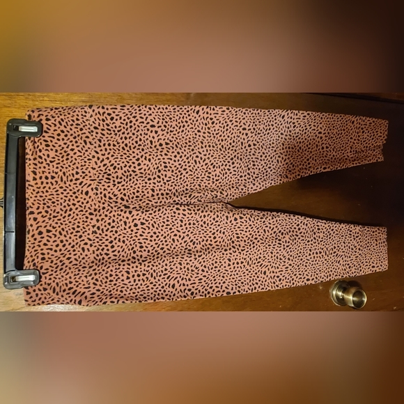 Victoria Secret Runched Leggings - Picture 4 of 5